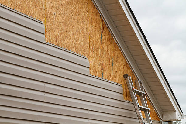 Professional Siding technician working in Markham, VA